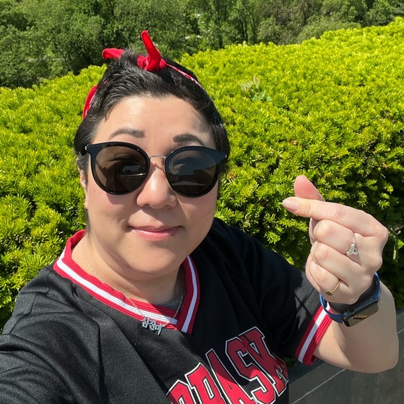 Meet your Posher, Emily! 🌈💖👖 - Picture 2 of 6